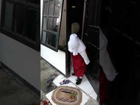 Video: Adamari López Berbicara Tentang Hari Pertama Sekolah Alaïa
