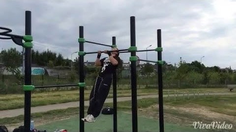 Weighted calisthenics superset.