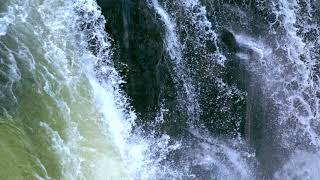 Видеофон. Футаж. Каскадные водопады. Замедленное движение воды.