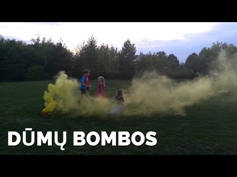 Video: „Bombas“sportinės Kojinės Milžiniškai Aukoja Tai Benamiams