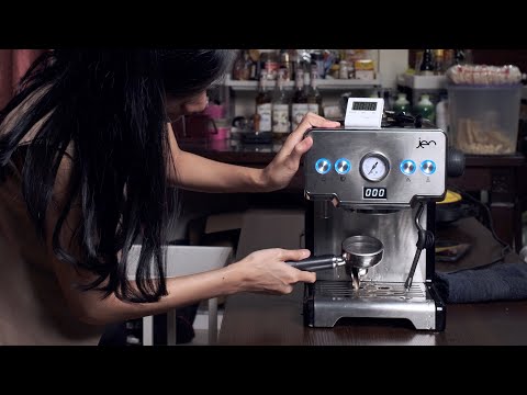 Video: Kapan membersihkan mesin espresso breville?