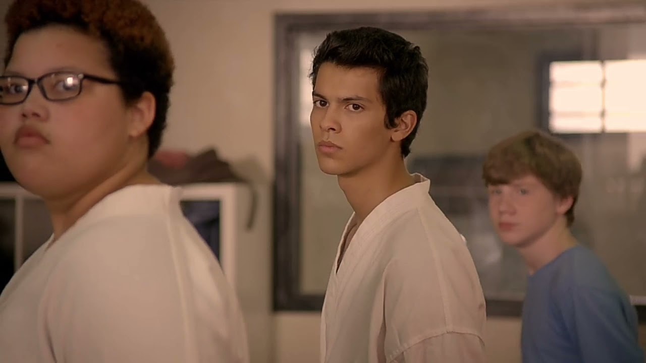 Cobra Kai - El dia que nace Halcon - en español latino - YouTube