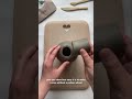 Capture de la vidéo The Trick Is In The Roll 🙌 Save This Vid To Make Your Own Clay Vase! #Clay #Pottery #Ceramics