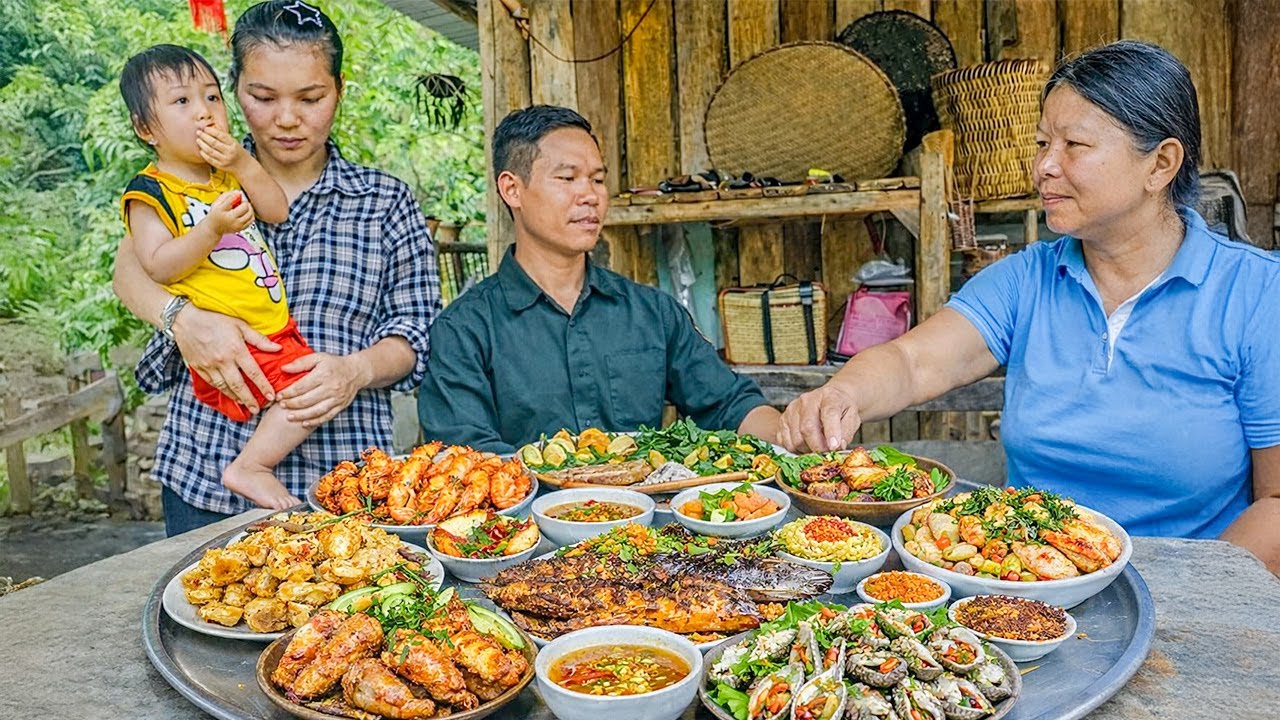 Going to Dig Up Wild Roots to Sell with My Wife - A Warm Family Meal | Ly Tieu Ha's Husband