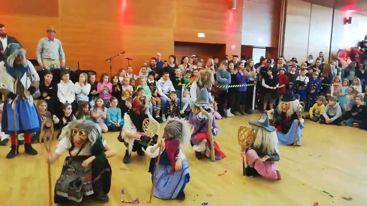 Baumkirchner Junghexen Rum Jungmuller Schaugn am 4.2.2023