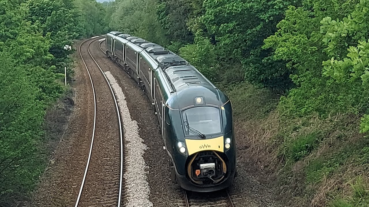 800016 passes Cockett Bank (15/5/24) - YouTube