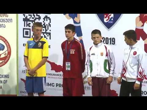 (52კგ) 2019 წ.10 აგვისტო.- მოსწავლე მოკრივეთა შორის ევროპის U14  ჩემპიონის დემურ ქაჯაიას დაჯილდოება.