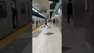 TTC Subway Train Ride on Line 1 Yonge-University to Bloor Station