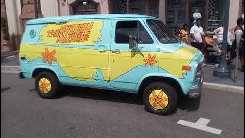 The Scooby Doo Mystery Machine at Universal Studios