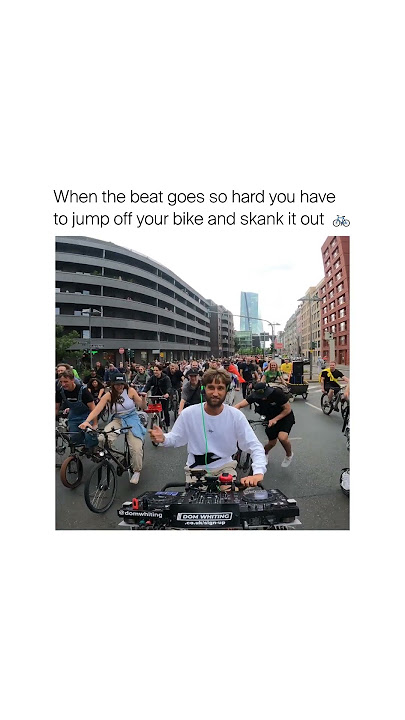 Never seen anyone 2 step like this before 😂🚴‍♀️ #bikelife #reels #funny #viralvideo #fyp
