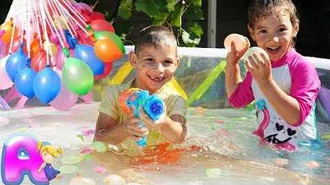 Bunch O Balloons Water Fight Anna and Victor in Ki...