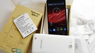 Распаковка Highscreen Alpha R с двумя аккумуляторами и двумя крышками