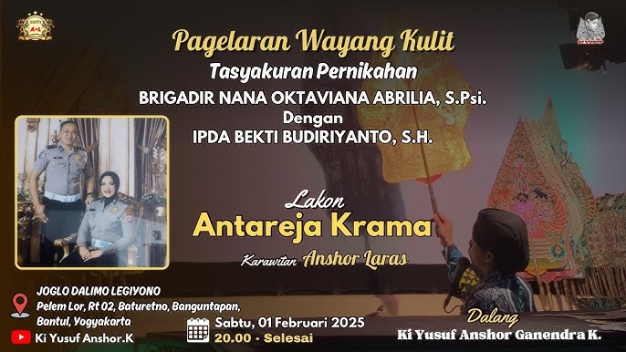 Yashirin kamerada hojatxonada jilmaygan bolakay.