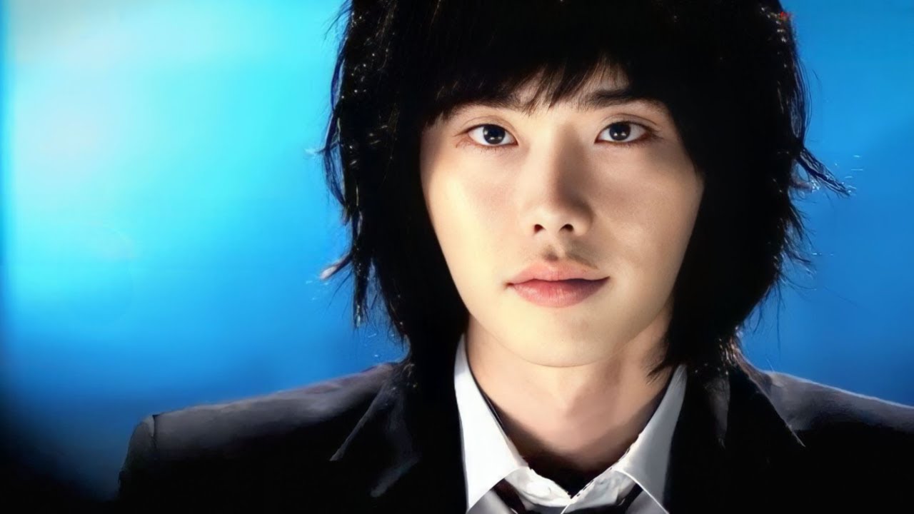 この少年はに一人の天才だが、家族を無実の罪で惨殺され、家族全員の復讐のために愚かなふりをしなければならなかった。【映画紹介】