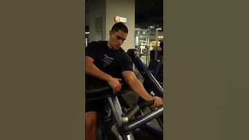 Curl predicador unilateral en maquina