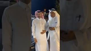 احد الآباء يوزع سيارات 🚗  🚙 على اولاده بمناسبة ترقيتهم  وكل واحد سيارته حسب ترقيته ورتبته