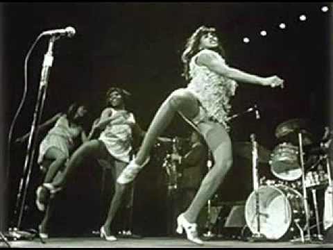 Putar You Got Me Hummin' - Ike & Tina Turner