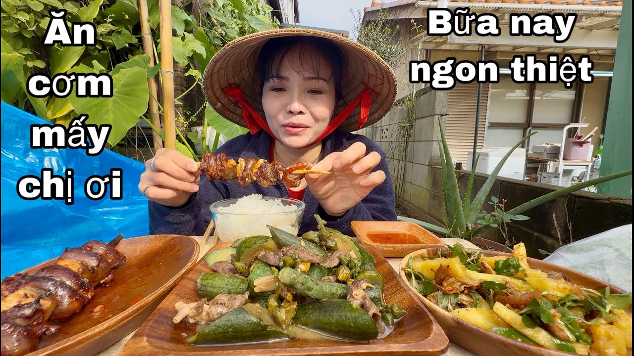 Tim gà em làm món nướng khô cá lóc trộn rau râm một bàn em ăn không đủ