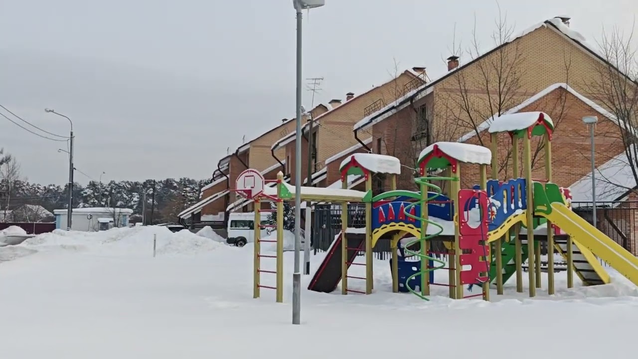 Деревня Троице-Лыково в Москве и одна из трех, действующих водоразборных колонок в деревне
