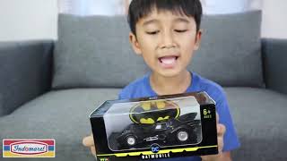 Ziyan Dapat Mainan Batmobile dan Batman Mini Figure Dari Indomaret