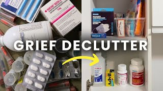 Medicine Cabinet and makeup DECLUTTER with me 💊💄