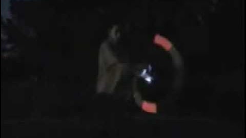 Glowsticking.com Stringing: LiS102trAntS handles 4.16.05