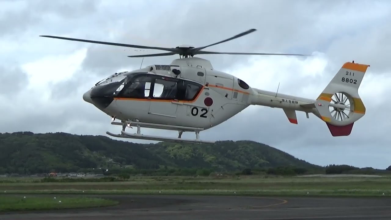 TH-135 飛行展示 エアーメモリアル in かのや2026 - YouTube