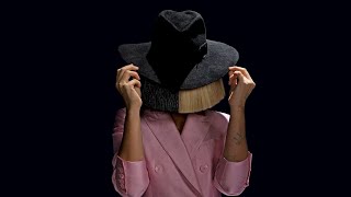 Download lagu Sia - You Broke My Heart