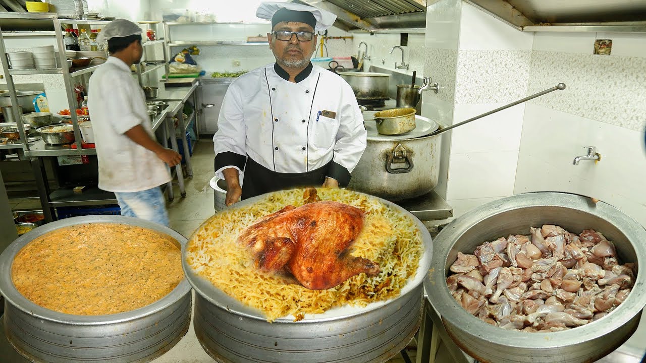 حیدرآبادی سوٹ۔ | چکن بریانی۔ | Hyderabadi Daawat Restaurant Special Chicken Biryani | STREET FOOD