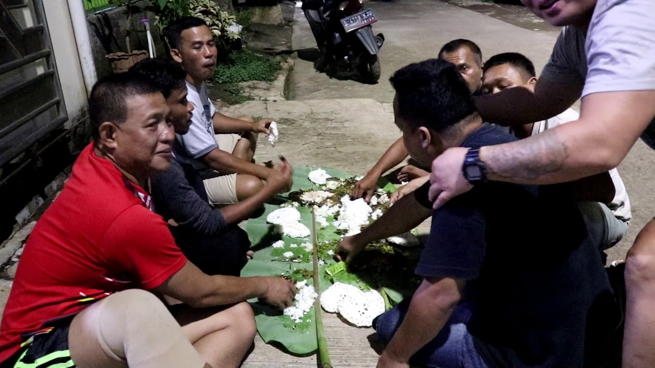 makan lagi kita..bareng bapak2 dan bang Raymon Lutam