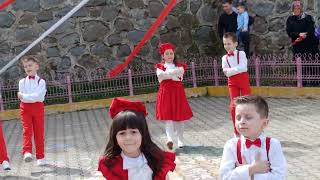 23 NİSAN GÖSTERİSİ kalinka Rus halk şarkısı -dunya dans muzikleri 1 C sınıfı Resimi