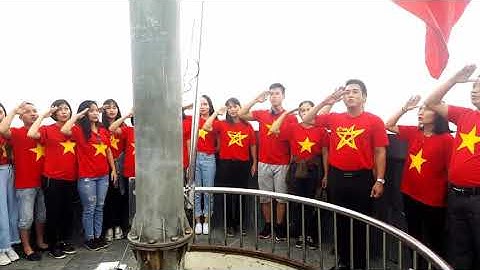 Hát Quốc ca tại Cột cờ Lũng Cú