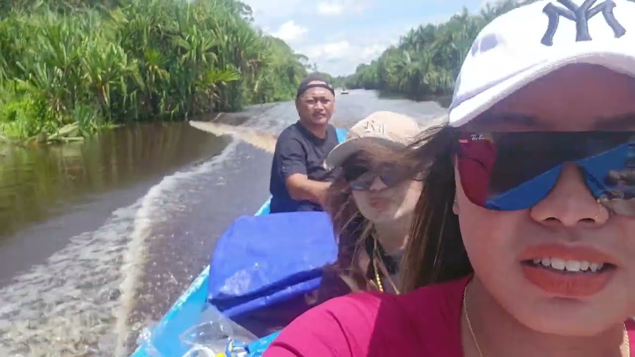 Balik Kampung Menaiki Perahu // Ibu Mujah Channel Jadi  Kumang Gawai Ini Tahun
