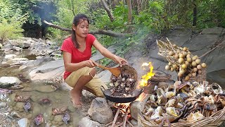 Survival in forest: Natural longan fruit and Crabs for food in forest - Crab spicy cooking for lunch