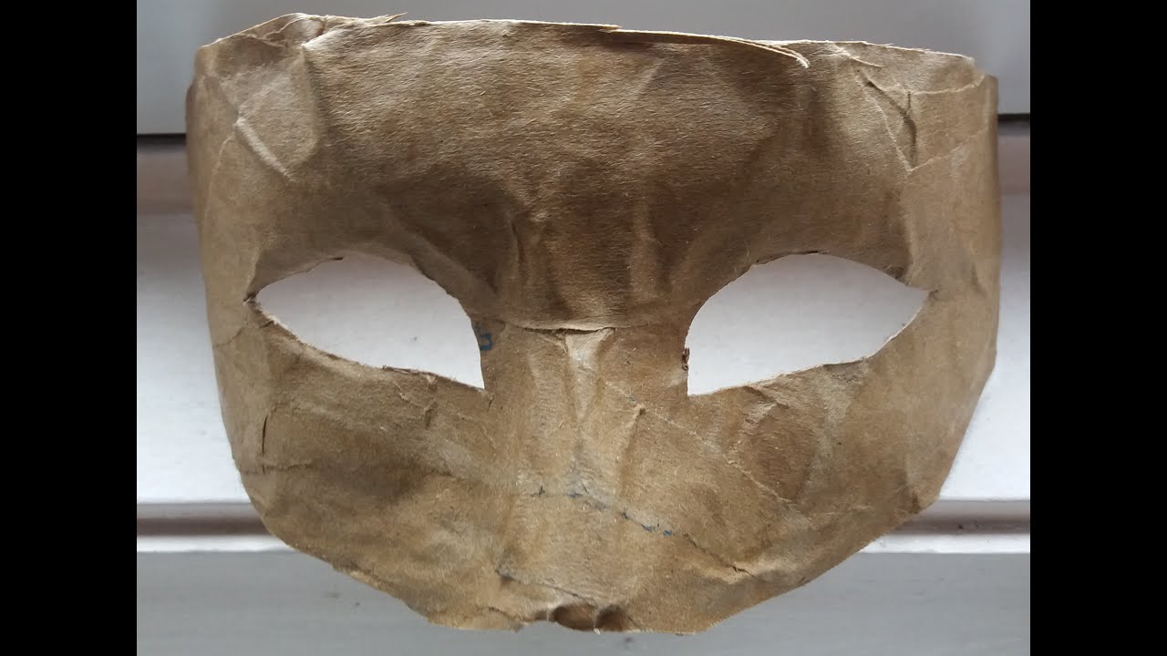 Masque carnaval en papier maché 