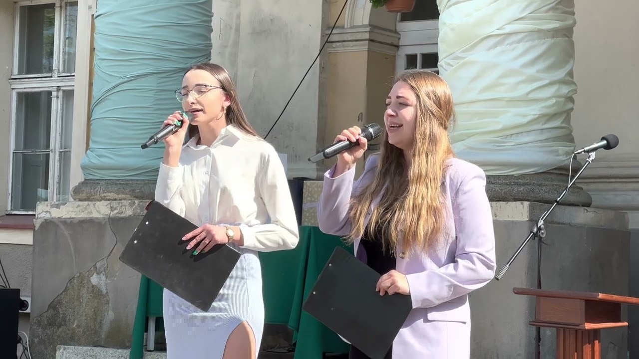 Absolwentki na Jubileusz Szkoły