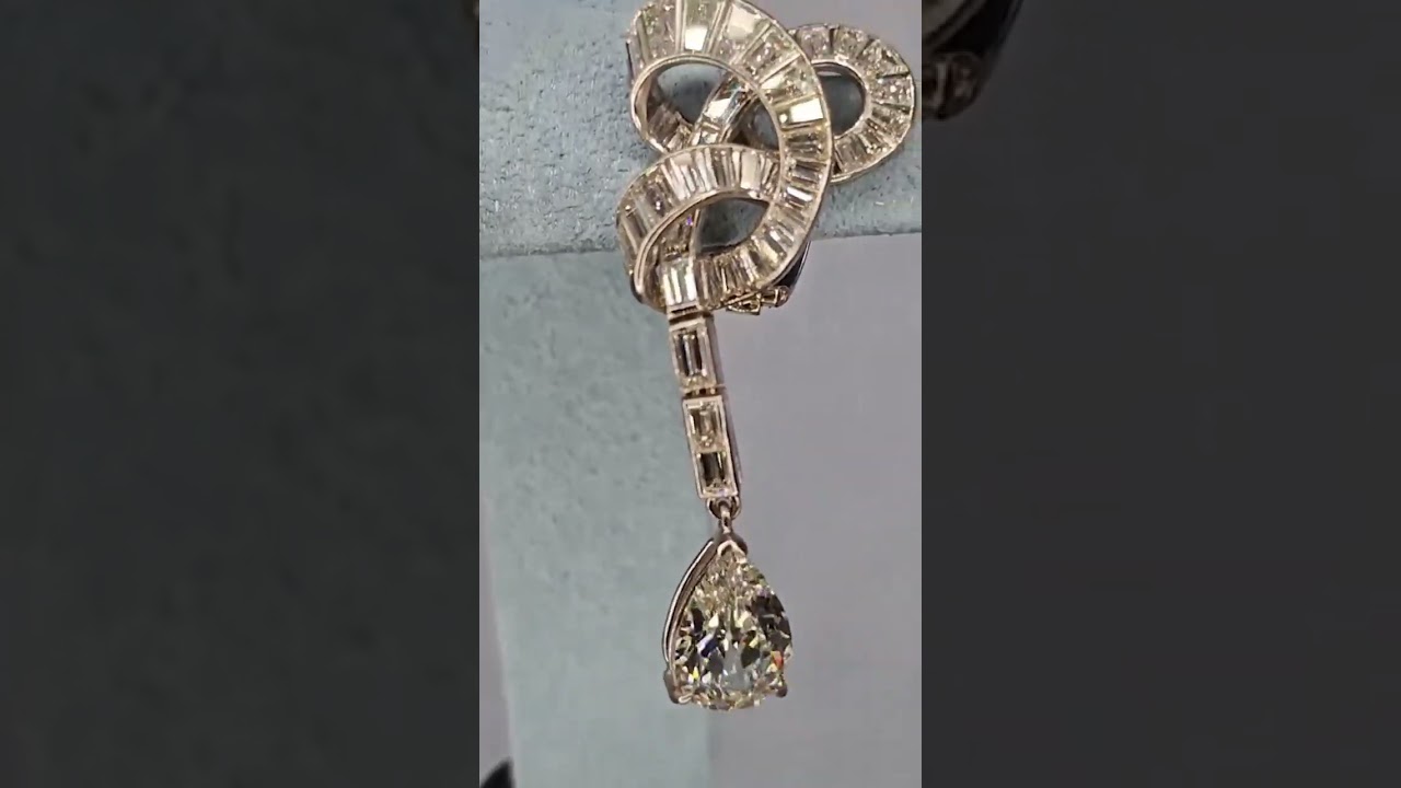 Van Cleef & Arpels with theseTiimeless Pear-Shaped Diamond Earrings