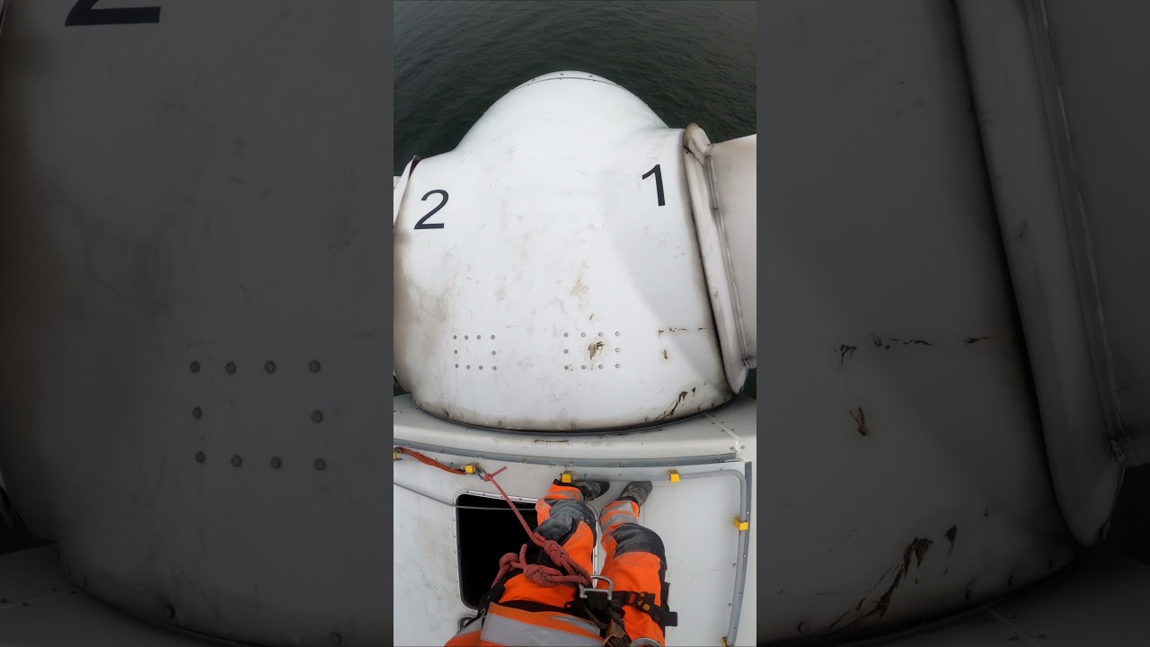 Rigging up ropes on a wind turbine - YouTube