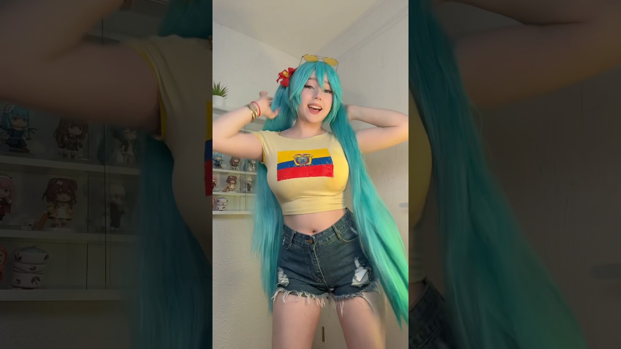 Good night 🇪🇨 #cosplay #hatsunemiku #vocaloid