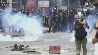 香港デモに警官隊が催涙弾発射　国家安全法に抗議の市民ら100人以上を逮捕