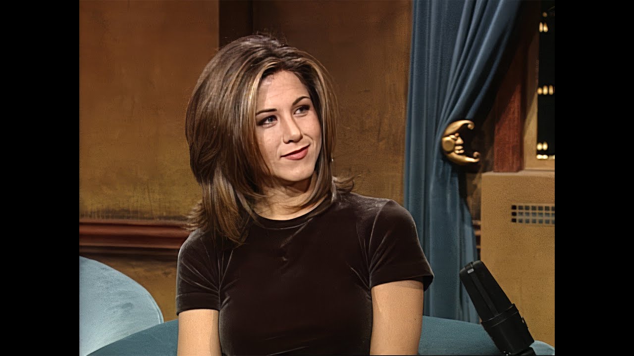 Дженнифер Энистон пришлось подтираться листьями | Поздняя ночь с Конаном О’Брайеном