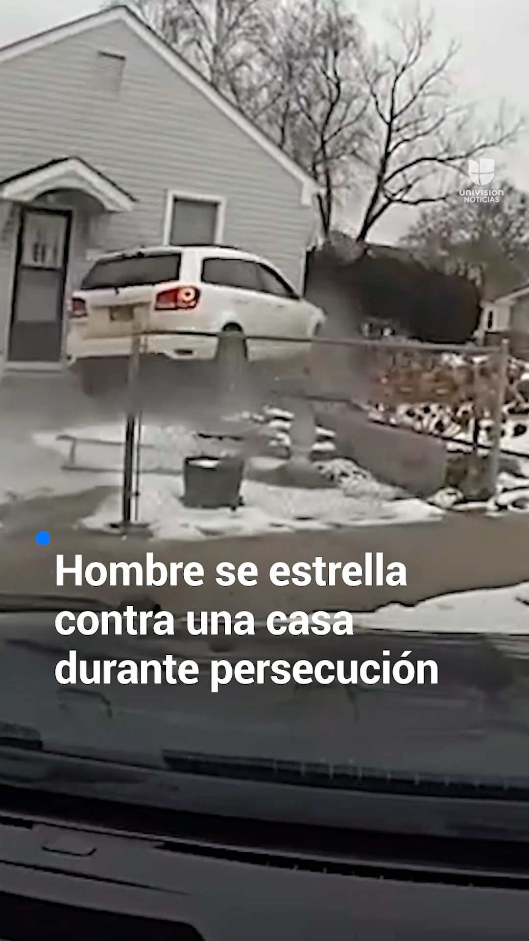 Un hombre se estrella contra una casa durante una persecución policial