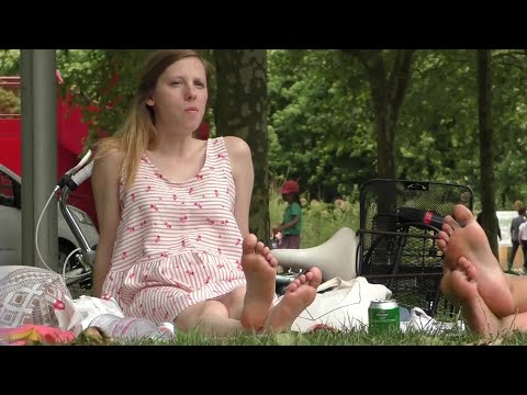 Candid soles in the park #solesandtoes #candidfeet #feet #faceshot