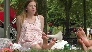 Candid soles in the park #solesandtoes #candidfeet #feet #faceshot