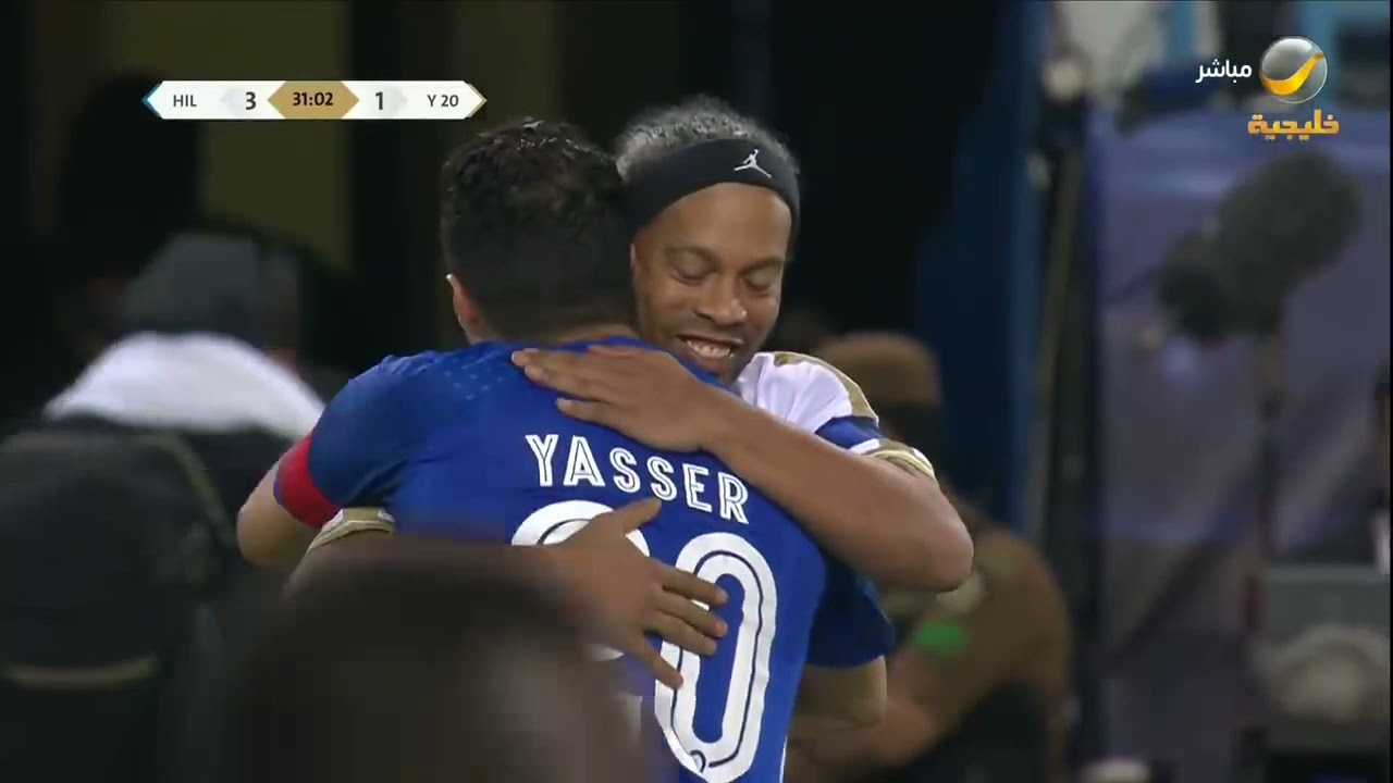 مهارات الساحر رونالدينهو في مباراة حفل اعتزال لاعب ياسر القحطاني #y20 #الهلال - YouTube
