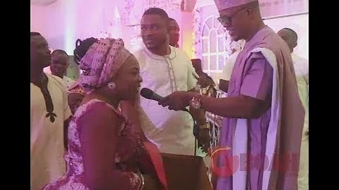 Lanre Teriba Atorise Sings for Bunmi Adeoye Omije Ojumi as she sprays him money and also sings