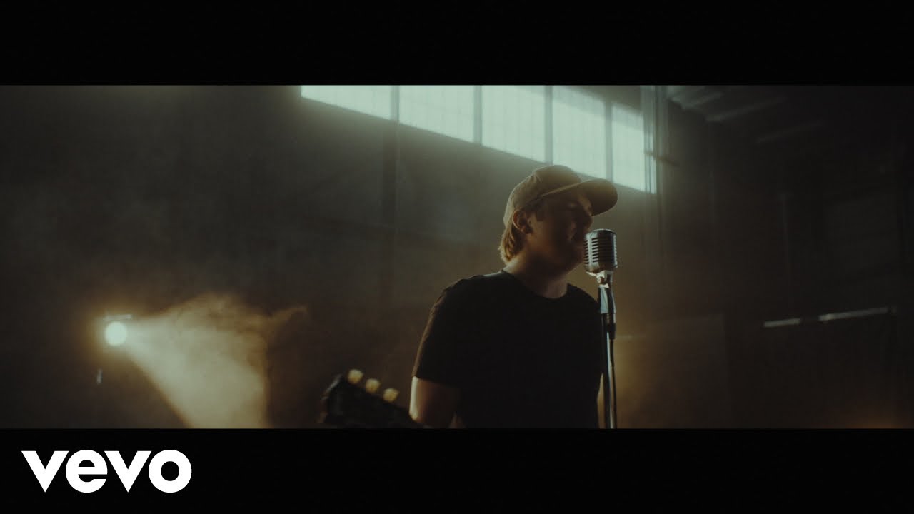 Travis Denning – Dirt Road Down (Official Music Video)
