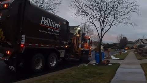 Pellitteri 536 Mack LR Labrie automizer flying through post Xmas trash