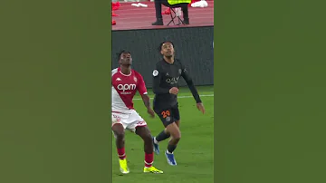 Le Dribble Complètement Fou De Wilfried Singo 
