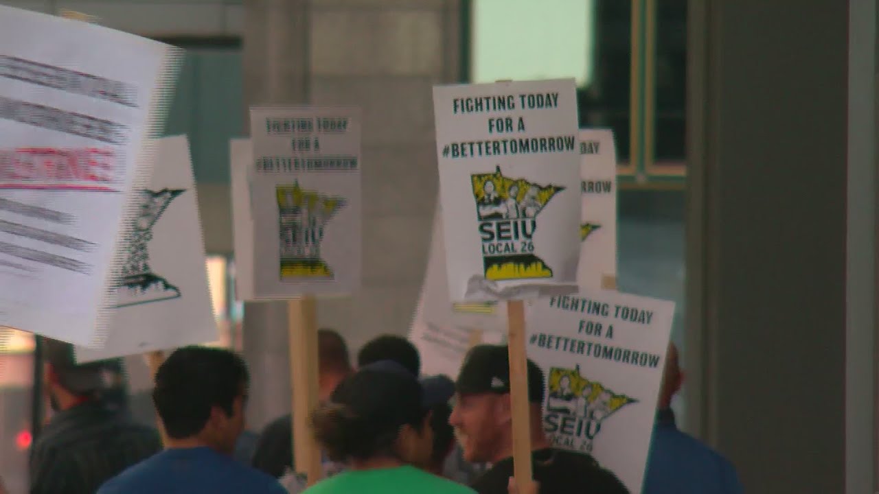 High Rise Window Washers In The Twin Cities Go On Strike